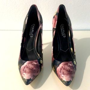 Beautiful brand new floral pumps. NO BOX.